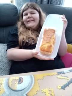 Eloise has been making lemon drizzle cake